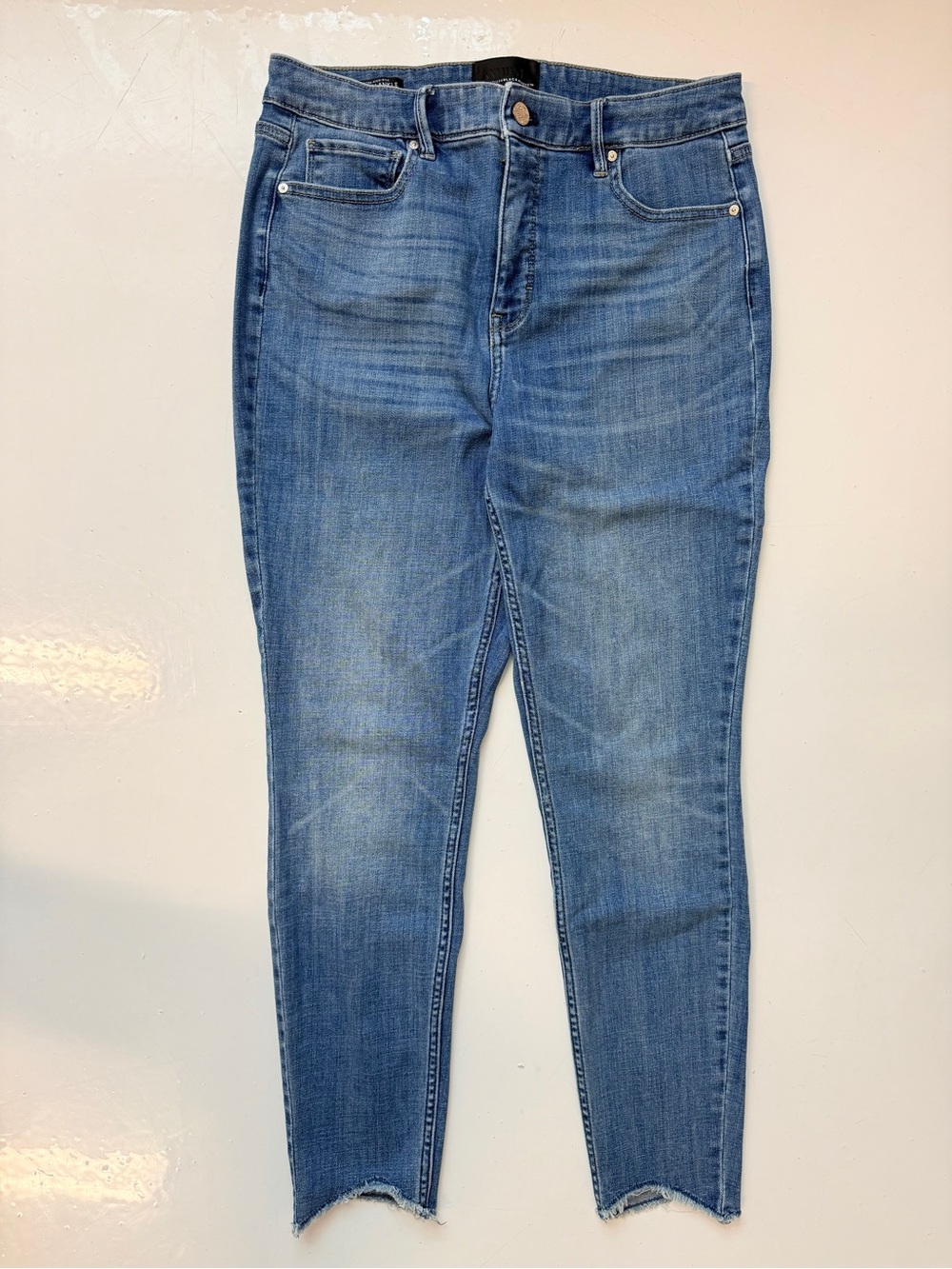 White House Black Market Women's High Rise Skinny Jeans with Frayed Hem 8 Curvy